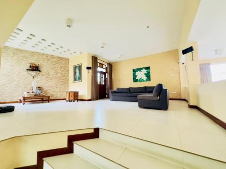 Living Room - (DH1038) 6BR Furnished Luxury Three Storey House for Sale in Colombo 13
