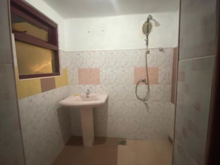 Bathroom - House for rent in Kandy 
