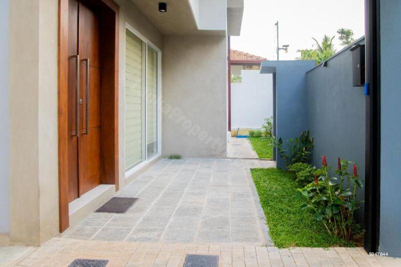 Exterior - House for sale in Battaramulla