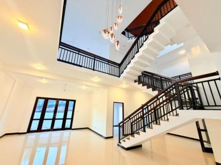 Living Room - Mount Lavinia 5 BR Brand New House for Sale 