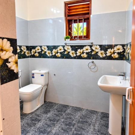 Bathroom - Modern house for rent in Dickwella (SSPR-306)
