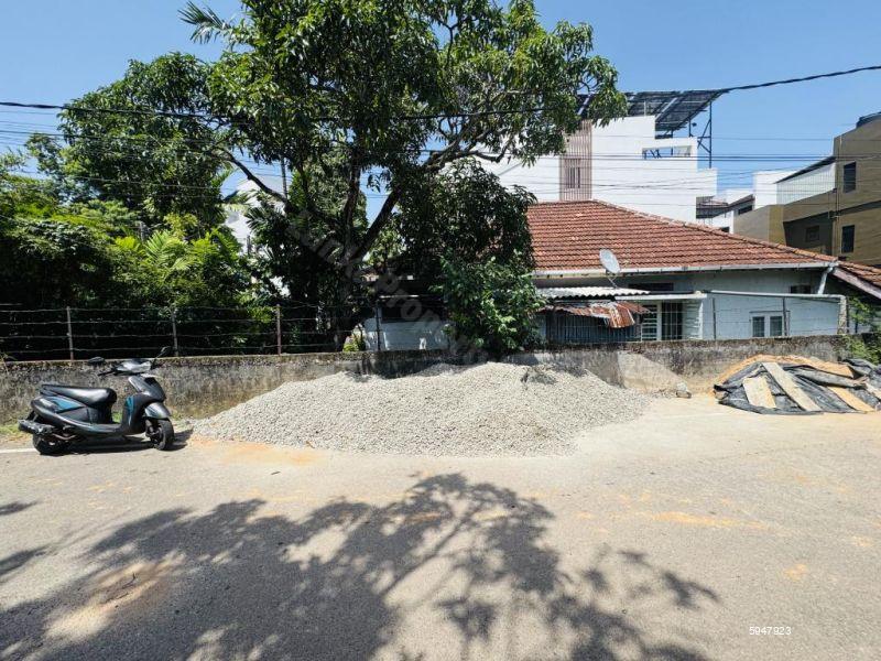 Dehiwala Land with house for sale/rent