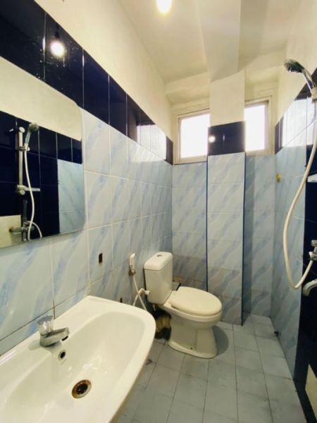 Bathroom - Wellawatta Apartment Available for Short-Term Rental. (CSH101)