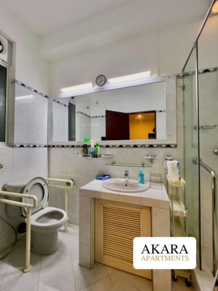Bathroom - Queens Court Furnished Apartment for Rent - A54704