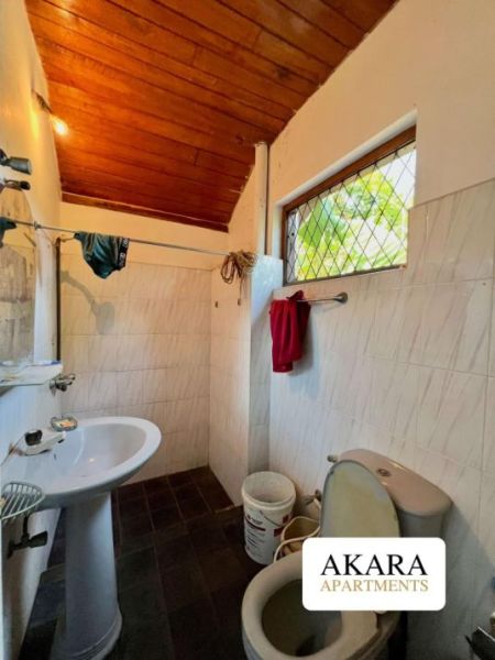 Bathroom - 19 Perches Furnished House for Sale - HL55412