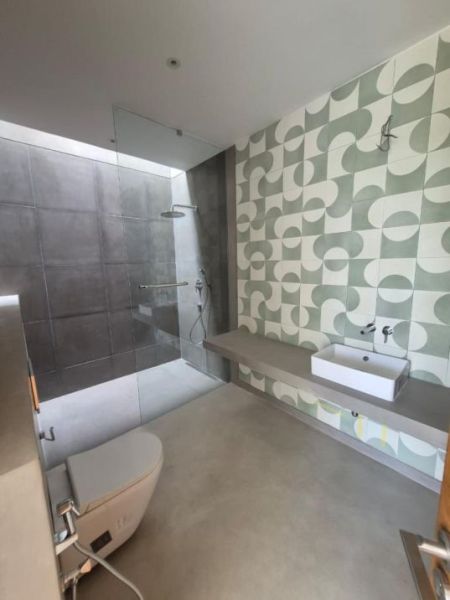 Bathroom - Brand New 3 Bedroom Luxury House for Sale – Kotte | LKR 235,000,000 (EM194RK)