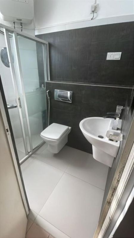 Bathroom - 🏢 Fully Furnished Apartment for Rent – Bambalapitiya