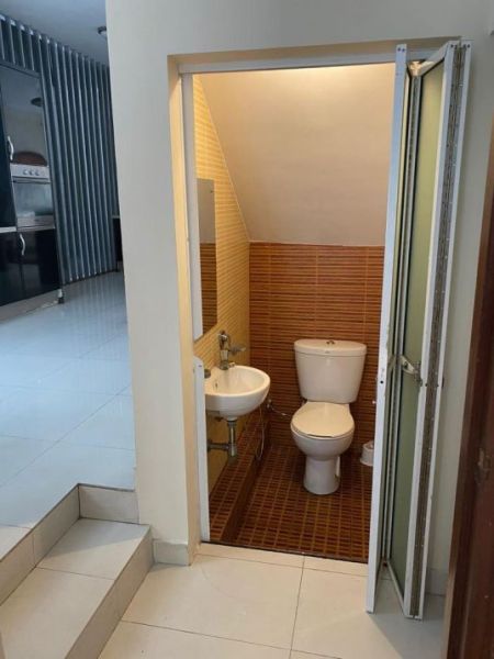 Bathroom - (NR864) 3 Story House for Rent in Colombo 05