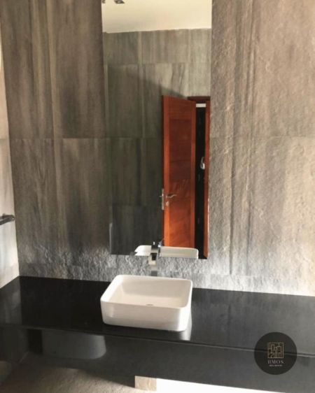 Bathroom - Luxury apartment for sale at Empire Residencies - Colombo 2