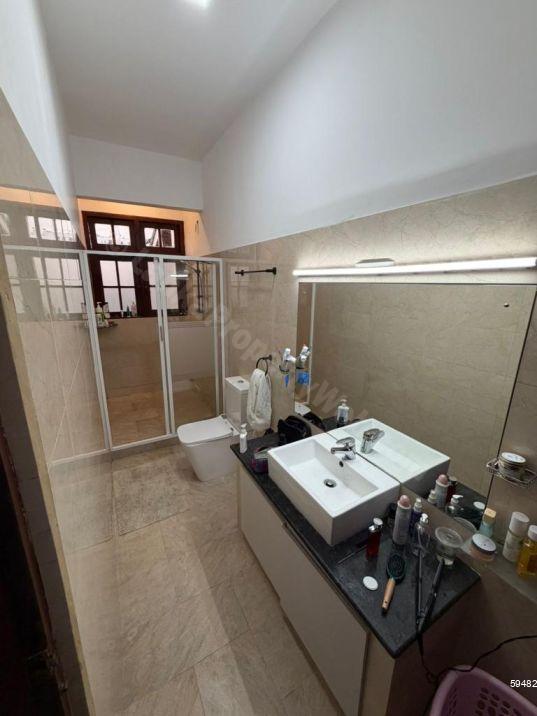Bathroom - House for rent in Colombo 7