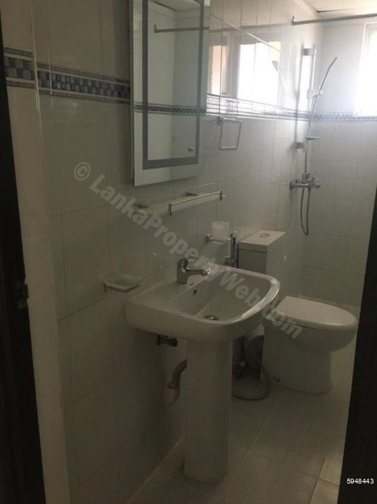 Bathroom - Apartment for sale in Colombo 5