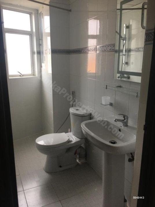 Bathroom - Apartment for sale in Colombo 5