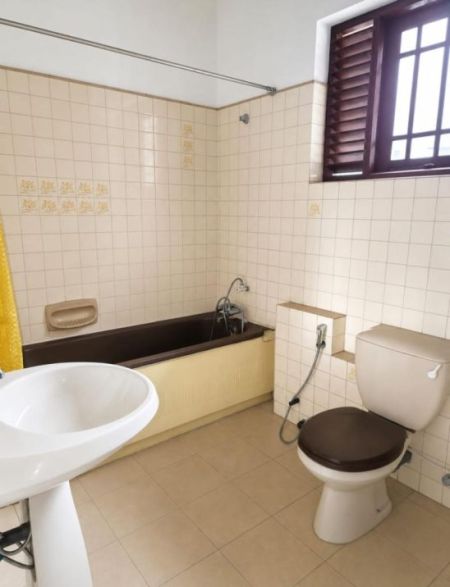 Bathroom - 2 Bedroom House for rent – Kollupitiya, Colombo 03 – LKR 175,000 (EM002PV)
