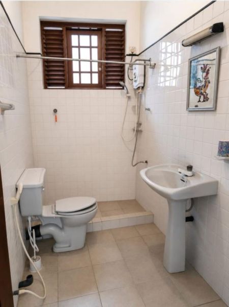 Bathroom - 2 Bedroom House for rent – Kollupitiya, Colombo 03 – LKR 175,000 (EM002PV)