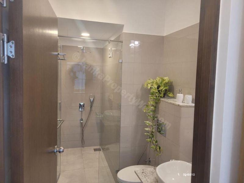 Bathroom - Apartment for sale in Rajagiriya