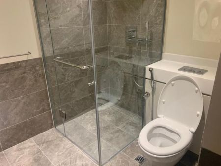 Bathroom - Luxury 2-Bedroom Fully Furnished Apartment for Rent at Cinnamon Life, Colombo 02 | USD 2,350/- (LKR 771,000) Per Month |