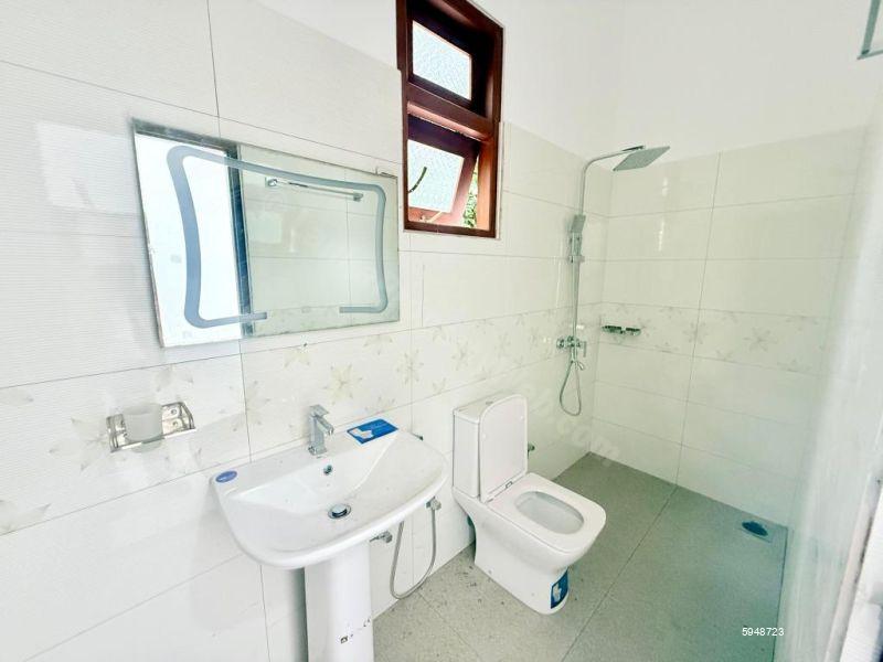 Bathroom - House for sale in Athurugiriya