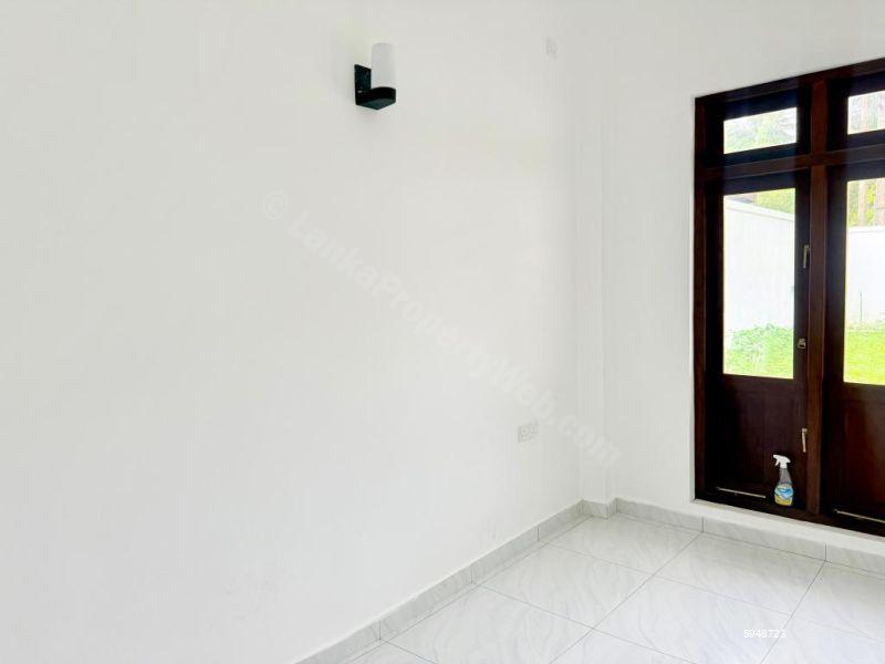 House for sale in Athurugiriya