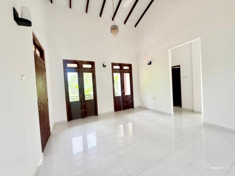 House for sale in Athurugiriya