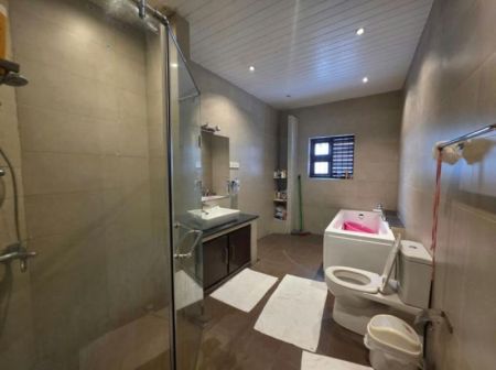 Bathroom - 05 Bedroom Unfurnished 03 Storied House for Sale in Kotte (A5175)