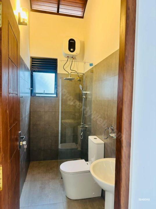 Bathroom - House for sale in Athurugiriya