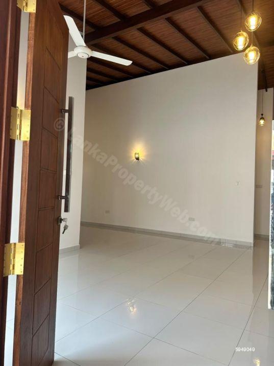 House for sale in Athurugiriya