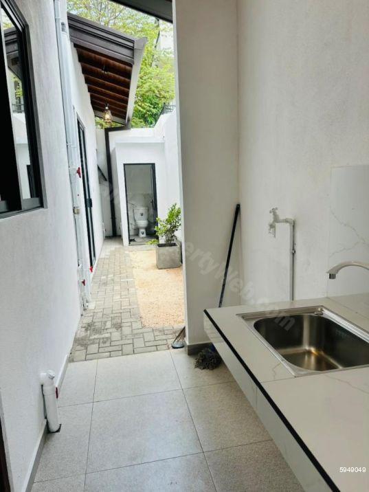 House for sale in Athurugiriya