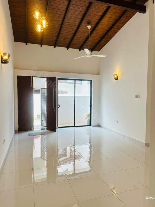 House for sale in Athurugiriya