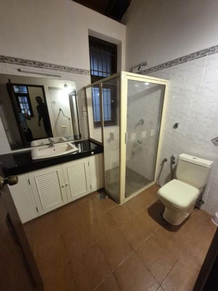 Bathroom - House for rent in Nugegoda  