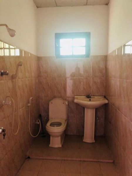 Bathroom - (KR974) Two Storey House for Rent in Kalagedihena