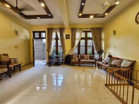 Living Room - Spacious 7-Bedroom House for Rent – Stratford Avenue, Colombo 06