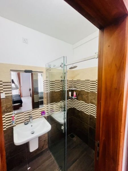 Bathroom - 🏢 Furnished Apartment For Rent – Colombo 6 - PDA302