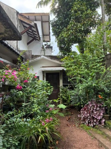 Exterior - 02 BR, 01 WR, 960Sqft - Single Storey House for Sale in Nugegoda (HST100)