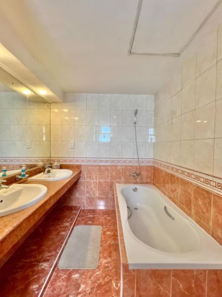 Bathroom - Victoria Park Mansion Furnished Apartment for Rent - A40118