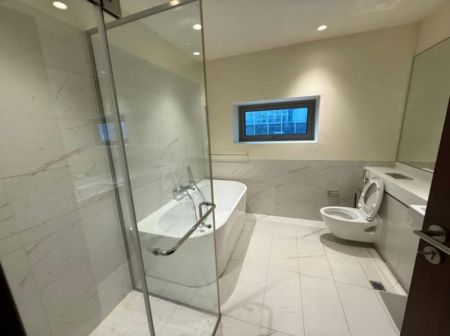 Bathroom - Cinnamon Life - 02 Bedroom Furnished Apartment for Rent in Colombo 02 (A2867)