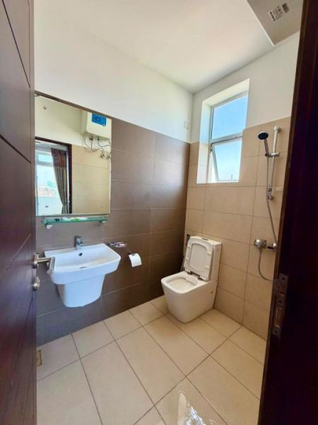 Bathroom - Luxury Brand New Duplex Apartment for Rent – Bambalapitiya