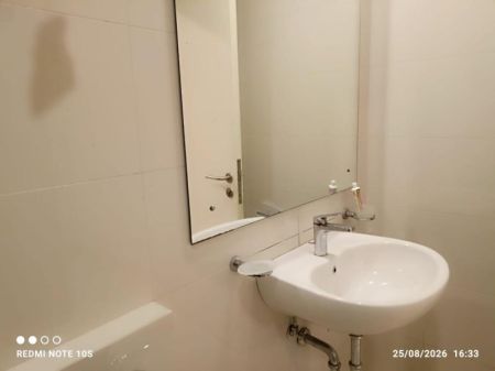 Bathroom - Luxury 2-bedroom Apartment For Rent – Battaramulla