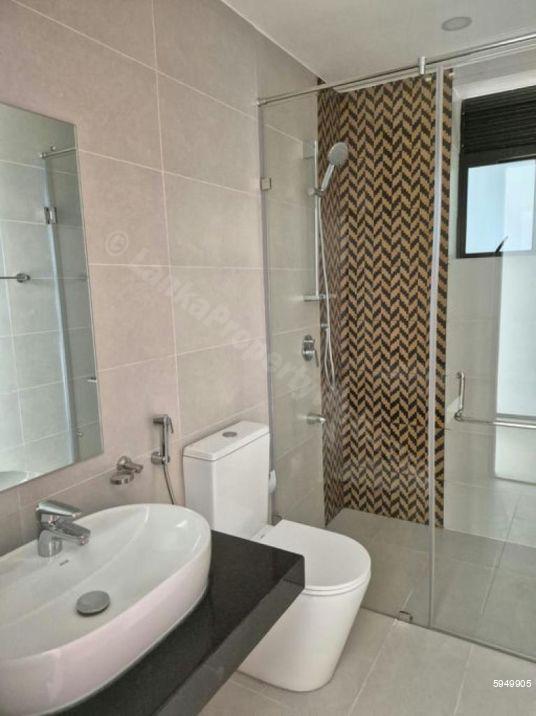 Bathroom - Apartment for sale in Colombo 4