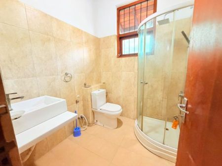 Bathroom - Battaramulla Wickramasinghapura Luxury House for Sale in Prime Location 