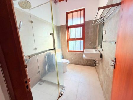 Bathroom - Battaramulla Wickramasinghapura Luxury House for Sale in Prime Location 