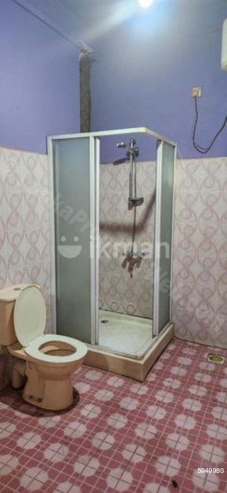 Bathroom - House for rent in Battaramulla