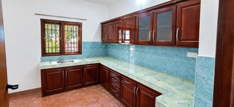 Land with house for sale in Batticaloa