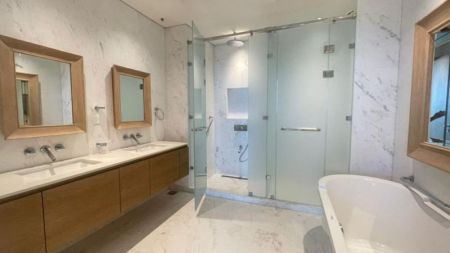 Bathroom - FOR Rent | Colombo 1 | 3-Bedroom | Sapphire Residences