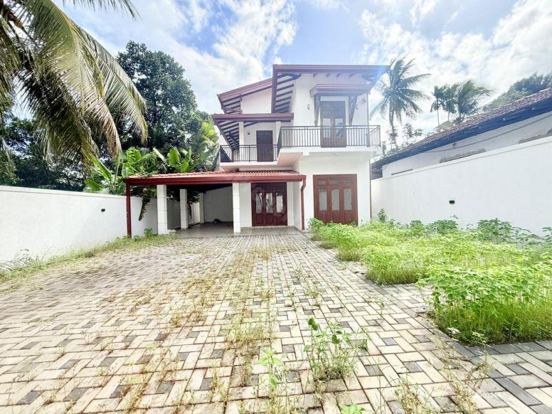 House for sale in Athurugiriya