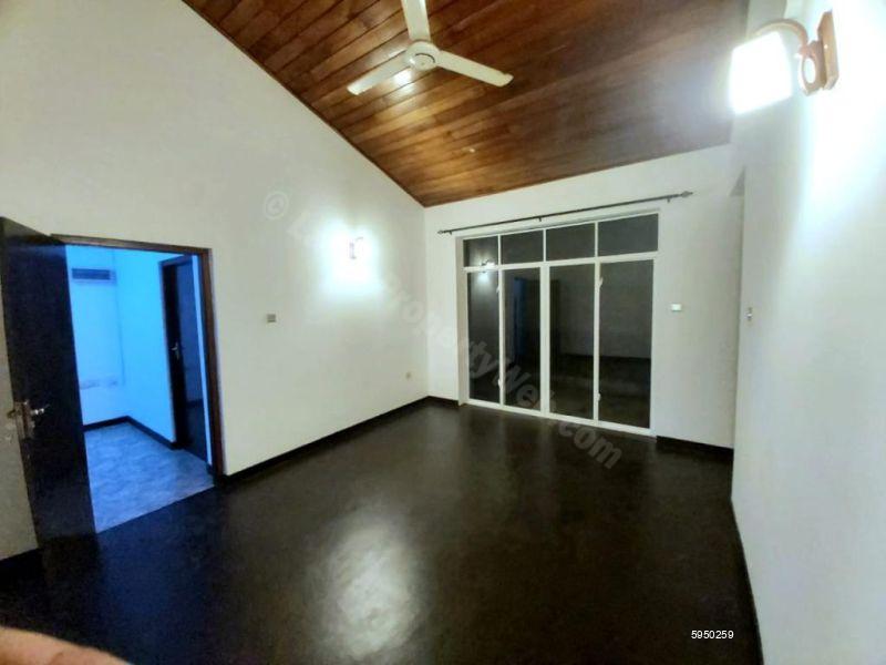House for sale in Athurugiriya