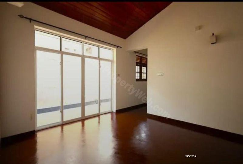 House for sale in Athurugiriya