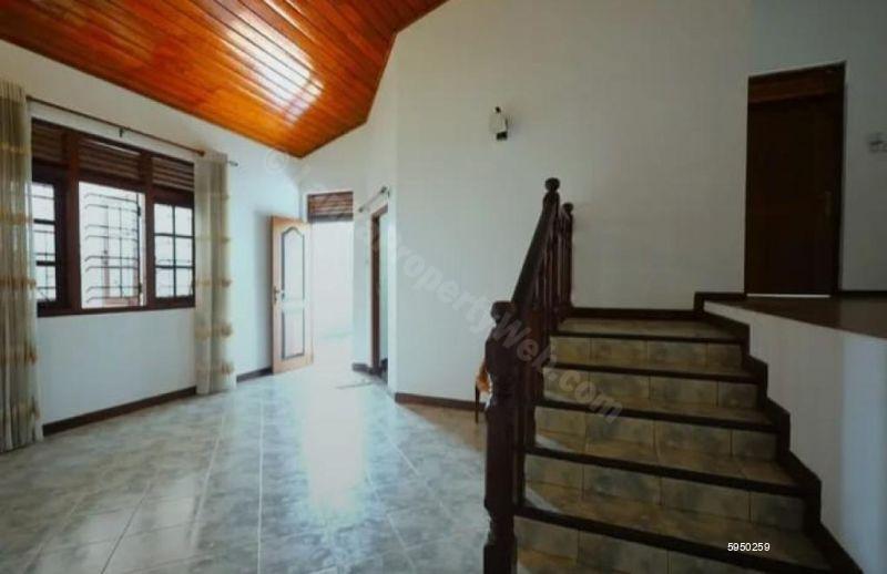 House for sale in Athurugiriya