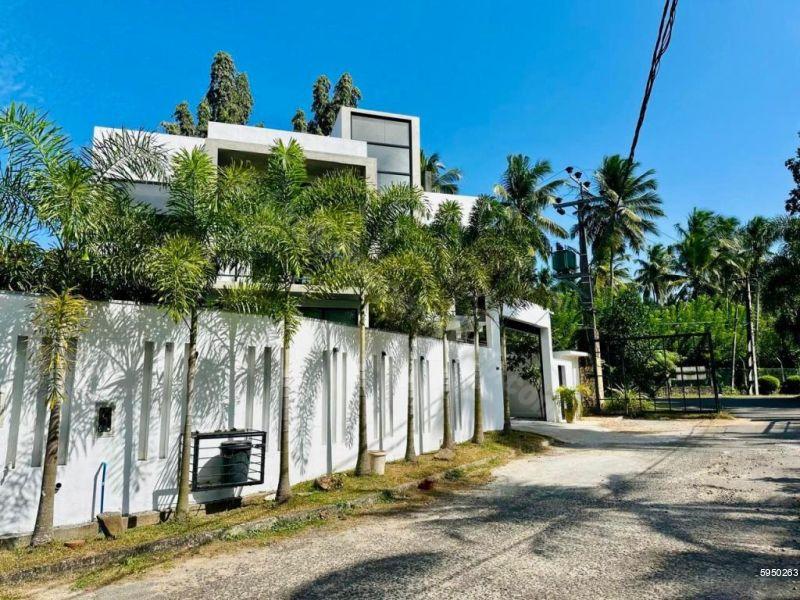 House for sale in Athurugiriya