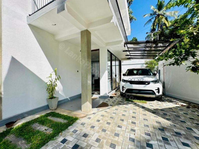 House for sale in Athurugiriya
