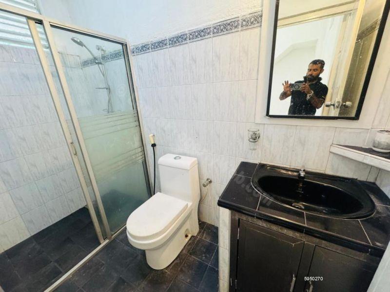Bathroom - House for rent in Dehiwala